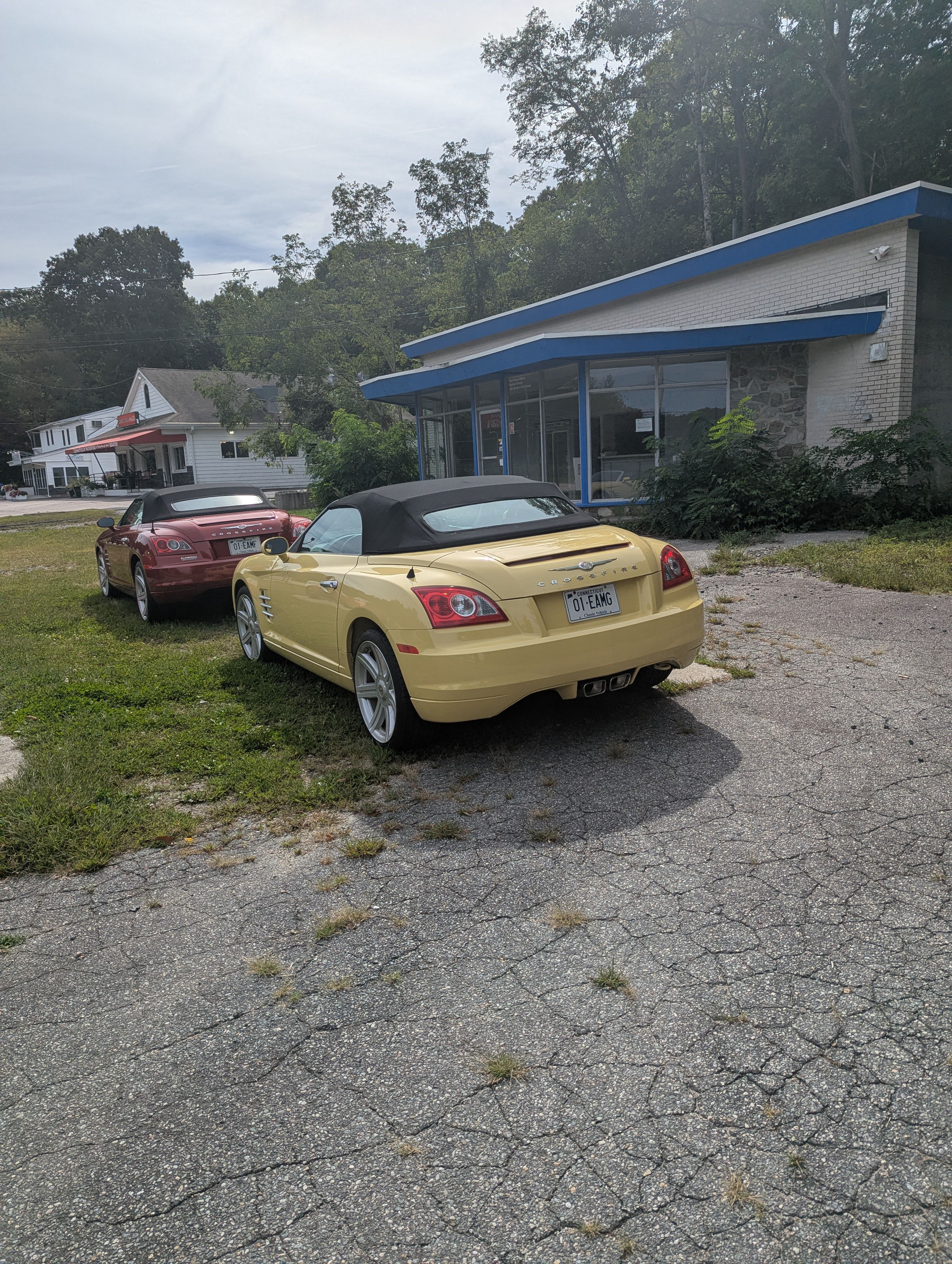 Used 2005 Chrysler Crossfire Limited RWD image 2