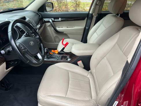 Used 2015 Kia Sorento LX image 4