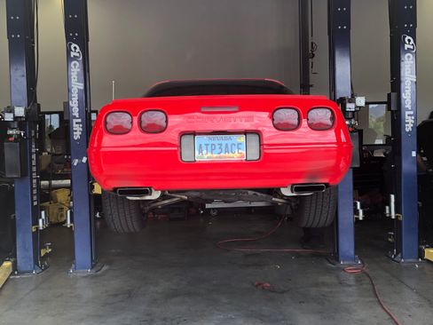 Used 1994 Chevrolet Corvette Coupe RWD image 16