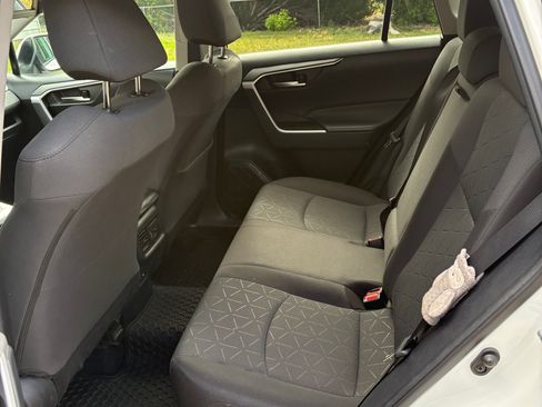 Used 2021 Toyota RAV4 XLE AWD/4WD image 15