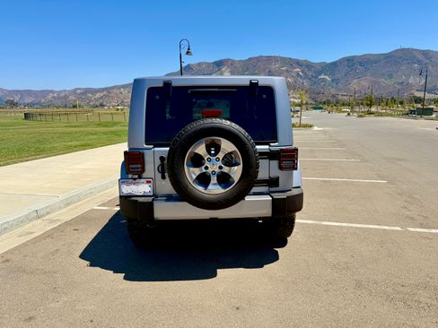 Used 2018 Jeep Wrangler Sahara w/ Connectivity Group image 6