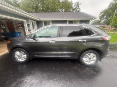 Used 2017 Ford Edge SEL w/ Class II Trailer Tow Package AWD/4WD image 4
