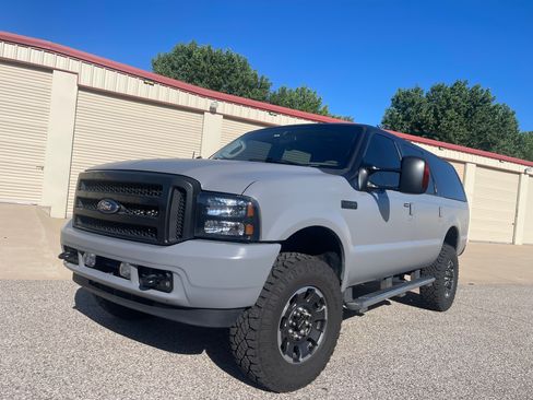 Used 2004 Ford Excursion Limited AWD/4WD image 1