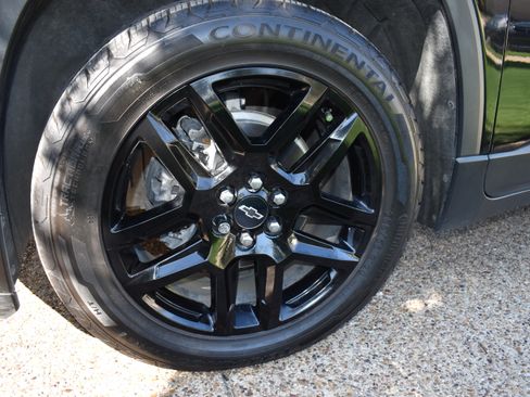 Used 2020 Chevrolet Traverse LT w/ LPO, Blackout Package image 6