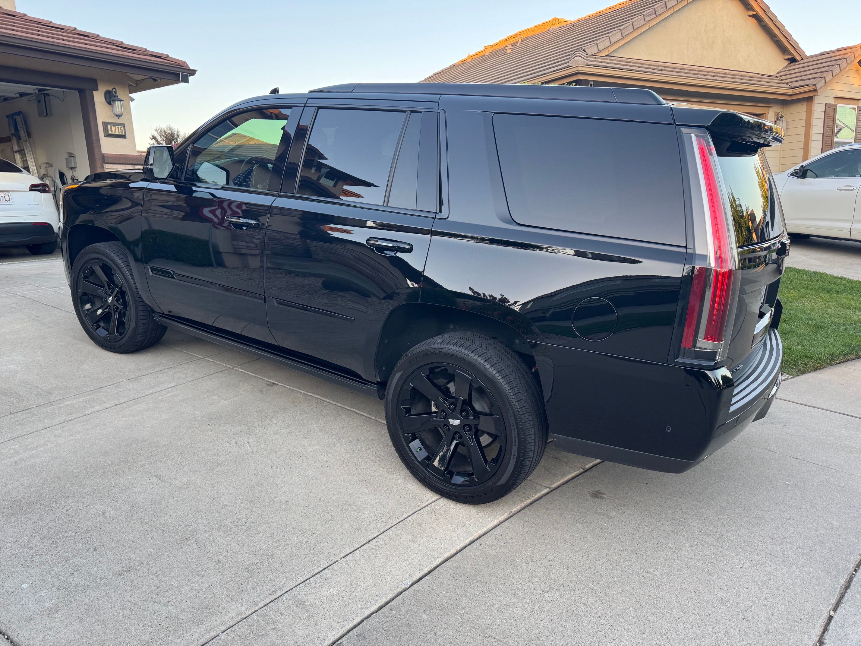 Used 2019 Cadillac Escalade Platinum AWD/4WD image 8