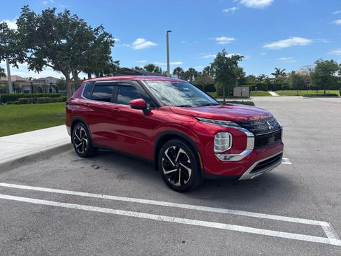 Used 2023 Mitsubishi Outlander SE AWD/4WD image 9