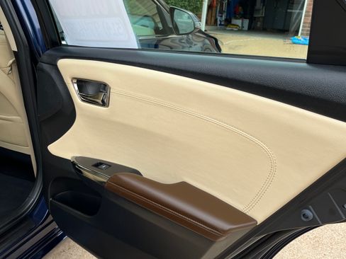 Used 2013 Toyota Avalon XLE FWD image 16