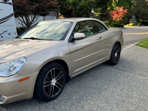 Used 2008 Chrysler Sebring Limited w/ Luxury Group FWD image 2