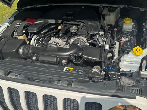 Used 2018 Jeep Wrangler Unlimited Rubicon AWD/4WD image 8