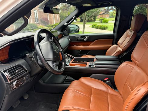 Used 2018 Lincoln Navigator Reserve w/ Technology Package AWD/4WD image 6