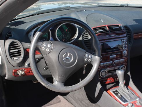 Used 2005 Mercedes-Benz SLK 350 image 9