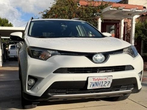 Used 2017 Toyota RAV4 XLE image 2