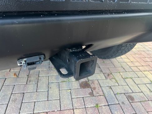 Used 2005 HUMMER H2 w/ Preferred Equipment Group image 25