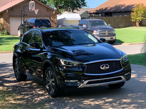 Used 2018 INFINITI QX30 Premium AWD/4WD image 5
