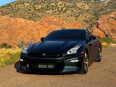 Used 2024 Nissan GT-R w/ Floor Mat Package AWD/4WD image 17