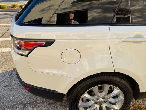 Used 2014 Land Rover Range Rover Sport HSE image 15