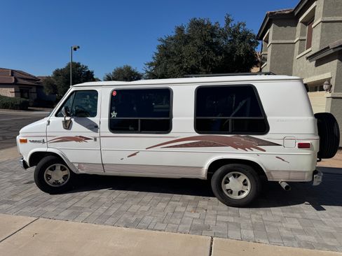 Used 1995 GMC G2500 Vandura image 1