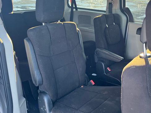 Used 2012 Dodge Grand Caravan SXT w/ UConnect Hands-Free Group image 8