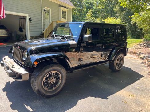 Used 2017 Jeep Wrangler Unlimited Sahara image 5