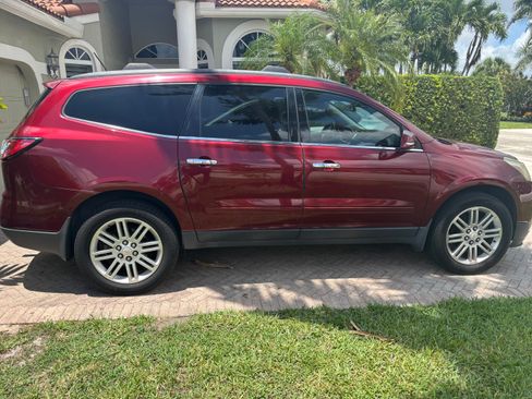 Used 2015 Chevrolet Traverse LT w/ Style and Technology Package FWD image 1