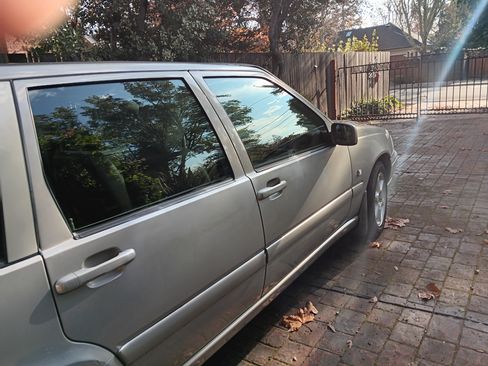 Used 2000 Volvo V70 SE image 8