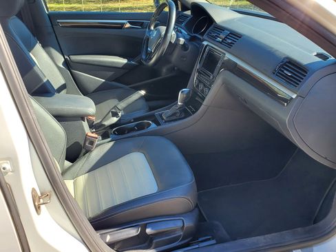 Used 2018 Volkswagen Passat 3.6 image 6