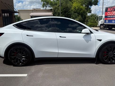 Used 2022 Tesla Model Y Performance AWD/4WD image 10