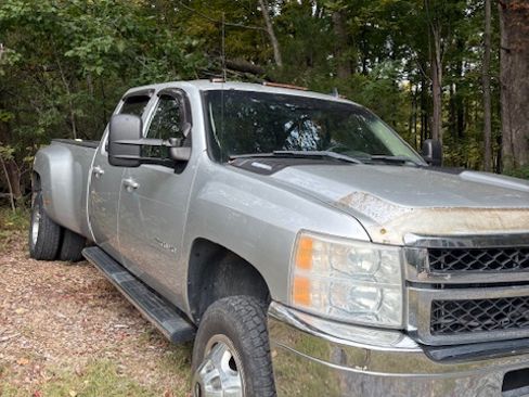 Used 2011 Chevrolet Silverado 3500 LTZ image 2