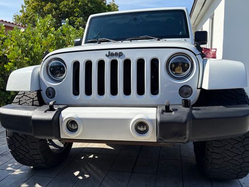 Used 2014 Jeep Wrangler Unlimited Sahara w/ Max Tow Package AWD/4WD image 4