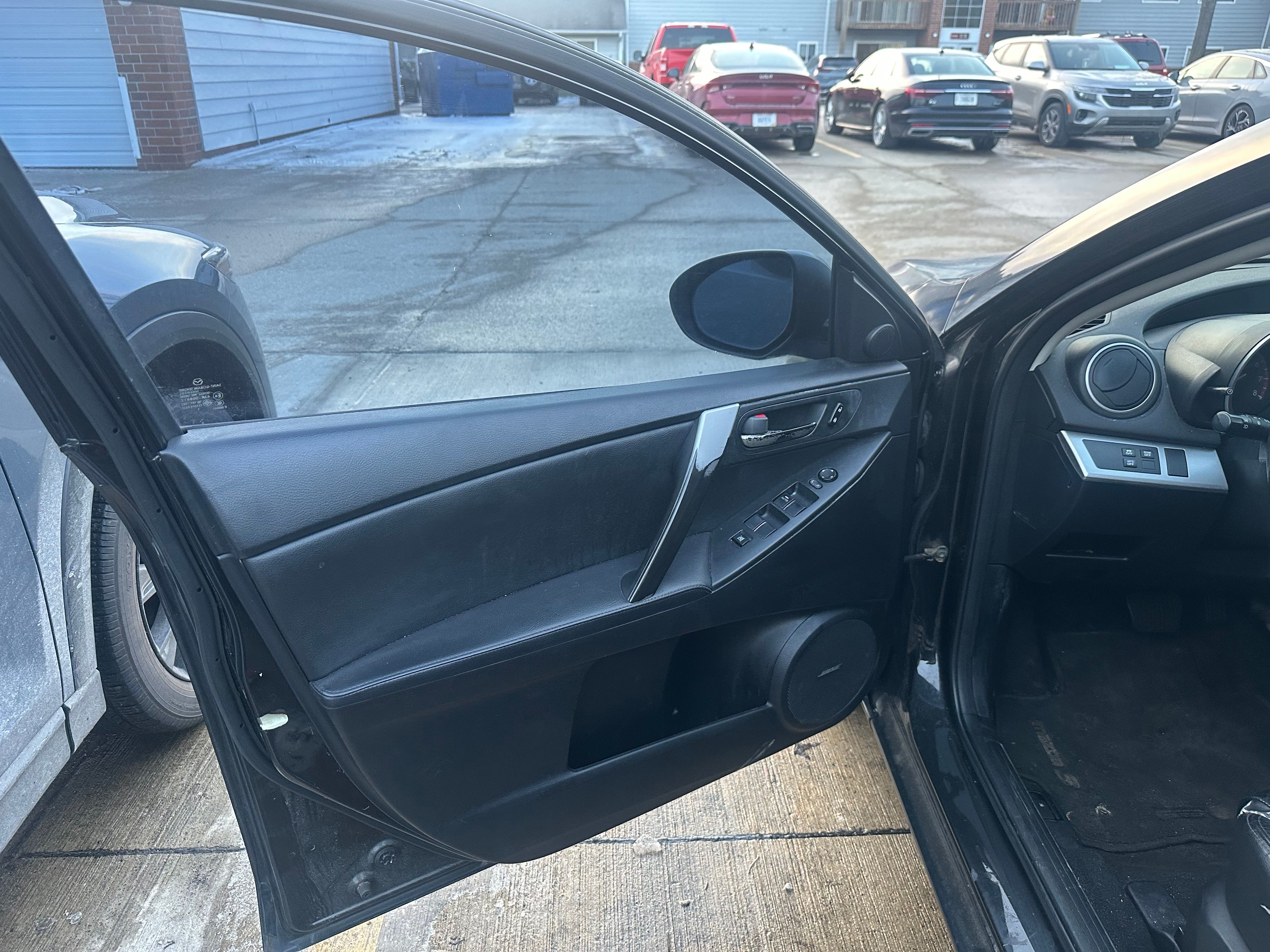 Used 2012 MAZDA MAZDA3 s Grand Touring w/ Tech Pkg FWD image 5