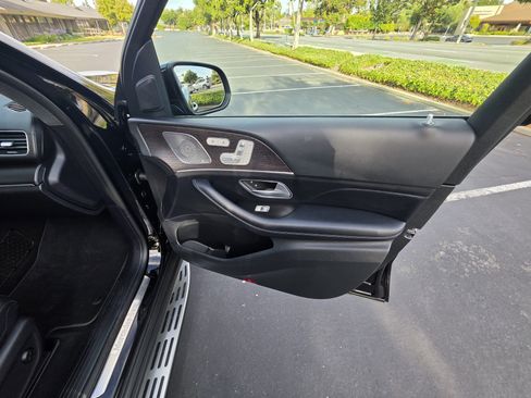 Used 2021 Mercedes-Benz GLS 450 4MATIC image 30