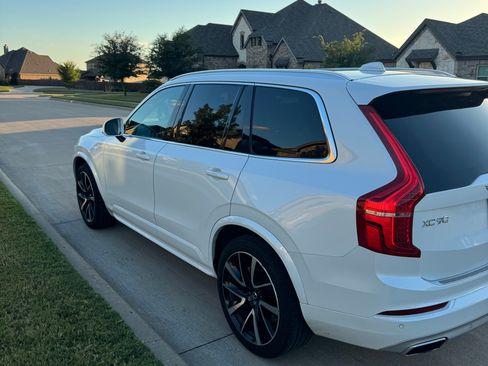Used 2020 Volvo XC90 T6 Momentum image 1