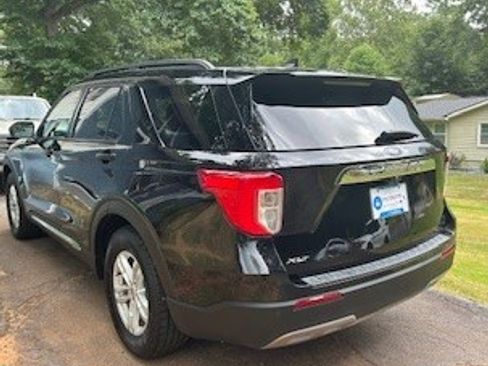 Used 2022 Ford Explorer XLT w/ Equipment Group 202A image 4