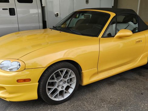 Used 2002 MAZDA MX-5 Miata LS image 1