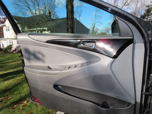 Used 2012 Hyundai Sonata Limited w/ Navigation Pkg image 18