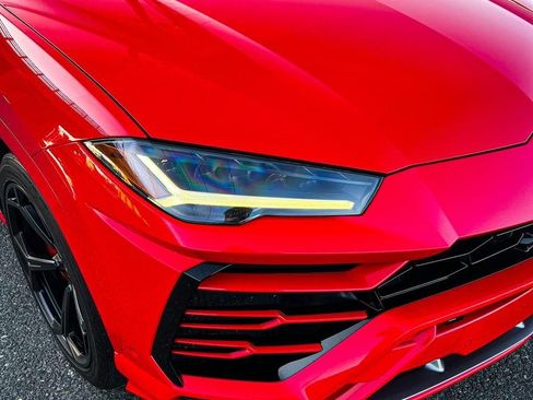 Used 2021 Lamborghini Urus image 2