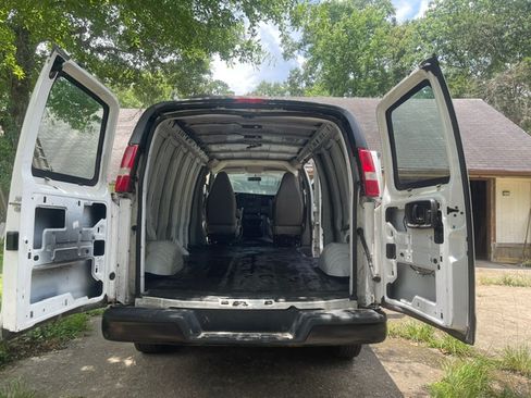 Used 2019 Chevrolet Express 2500 Extended RWD image 5