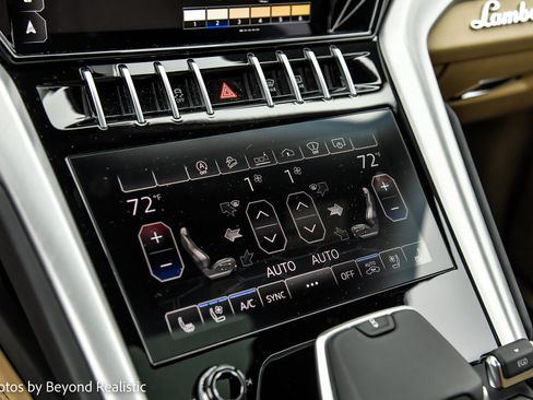 Used 2021 Lamborghini Urus Sport Utility 4D image 13