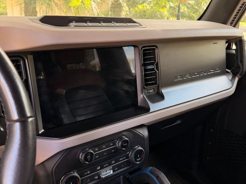 Used 2022 Ford Bronco Wildtrak image 12