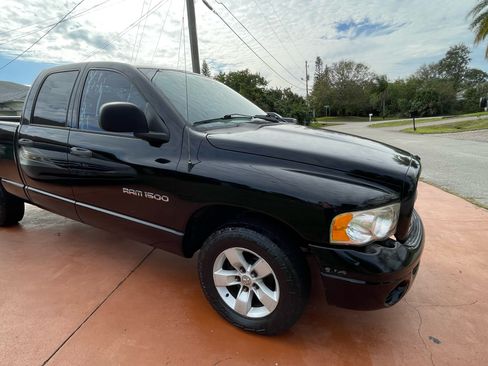 Used 2004 Dodge Ram 1500 Truck ST image 2