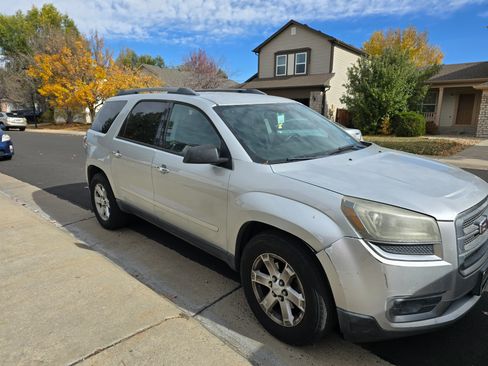 Used 2013 GMC Acadia SLE image 2