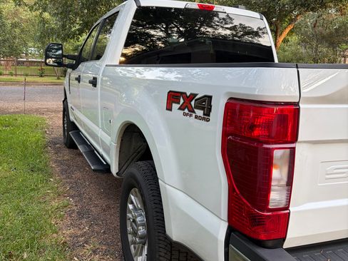 Used 2022 Ford F250 XLT w/ FX4 Off-Road Package AWD/4WD image 4