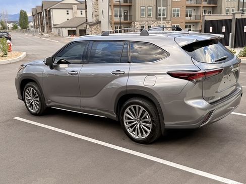 Used 2025 Toyota Highlander Limited AWD/4WD image 8
