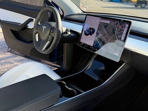 Used 2021 Tesla Model Y Performance image 25