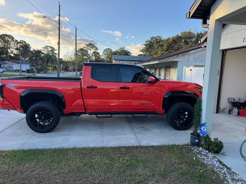 Used 2024 Toyota Tacoma TRD Off-Road image 9