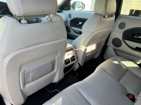 Used 2015 Land Rover Range Rover Evoque Prestige image 16