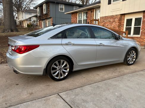 Used 2013 Hyundai Sonata Limited w/ Premium Pkg image 2