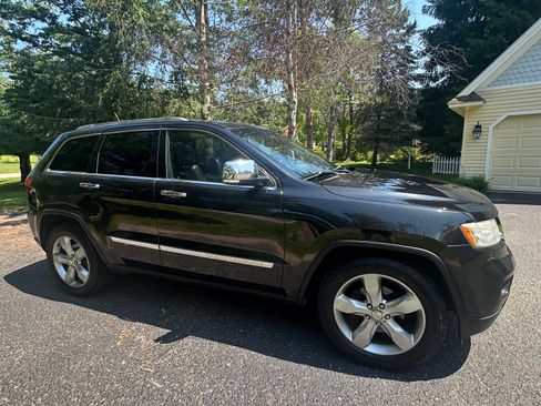 Used 2011 Jeep Grand Cherokee Limited AWD/4WD image 6