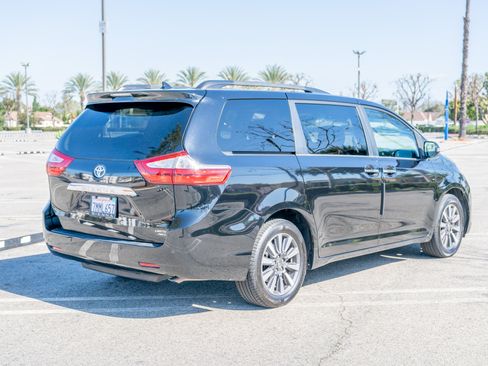 Used 2015 Toyota Sienna Limited Premium image 8