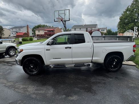 Used 2018 Toyota Tundra SR5 w/ SR5 Upgrade Package AWD/4WD image 1